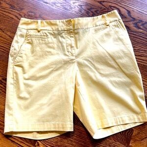 Talbots Petite Yellow Shorts. 7.5” inseam. 6P EUC Pockets.